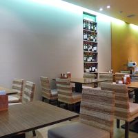 広々としていて店外にも食事できるスペースがありました