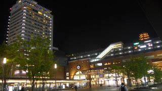 ライトアップされた夜の大分駅!!