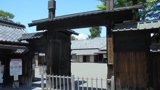 江戸時代後期の建物が今でも残っています（文武学校）