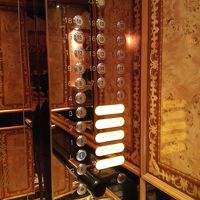 カードキーで操作するエレベータ