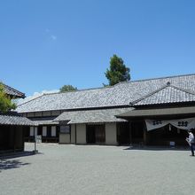 文学所建物外観