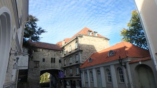 可愛らしい建物が並びます