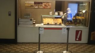明治神宮前駅構内のデニッシュバー