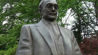 ひっそりと新渡戸稲造の銅像