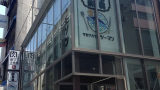 店内は広いです