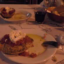 名物の前菜、ダコス。