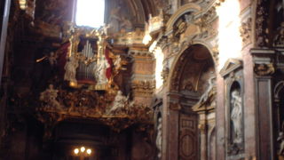 赤い十字架が目印