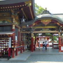 それなりに大きな社です。