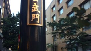 横浜中華街の北西側にある