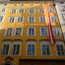 下にSPARがあります。