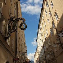 良く見ると、マクドナルドのMがあります。