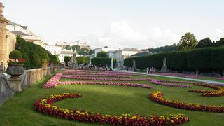 綺麗に整えられた庭園。