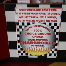 注文を受けてから作るのでファストフード店ではないと表示