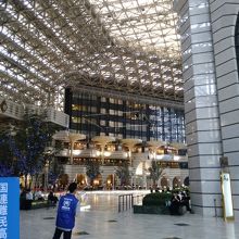巨大な吹き抜け
