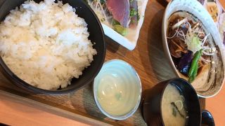 ここの「ふさのえき食堂」は魚料理が豊富です