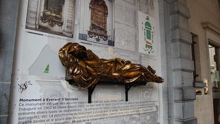 セルクラースの像 