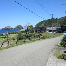 【願】集落から二ツ亀を臨む