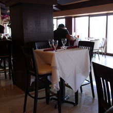 火曜日の17：00前だったので席はまだ余裕