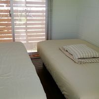 手前にスーツケースを広げられるスペースはあります