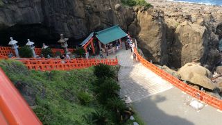 断崖にある神社