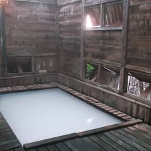 つる屋さつき荘の硫黄泉