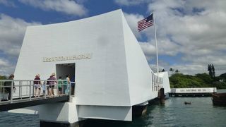 ザ・バスでアリゾナ記念館へ