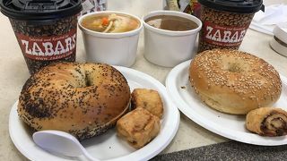 アッパーウエストサイドにあるユダヤ系老舗デリスーパー