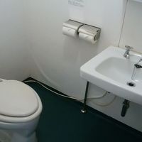 部屋のトイレと洗面