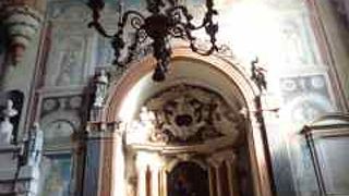 街の北側にあります