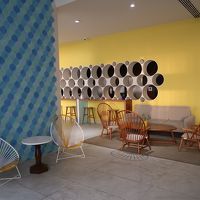 ロビー。この壁の裏側はスタバが入ってました。