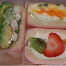 フルーツ、アボガドえびと卵サンド