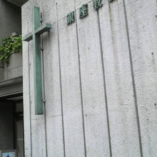 外堀通り沿いにあります。