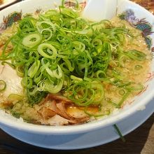 ネギたっぷりのラーメン