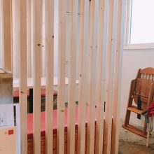 店内、テーブル席