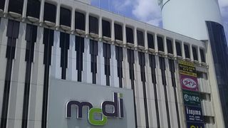 いろいろな用途があるビルです。