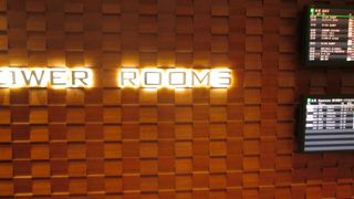 発着便案内モニターが設置されていました