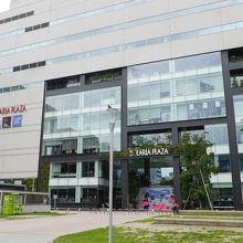 ソラリアプラザの出口にあります