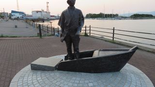 １艘の小舟に・・・