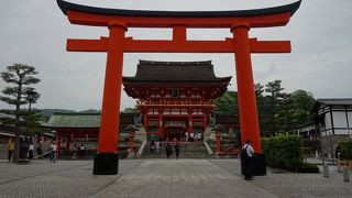 美しく立派な門