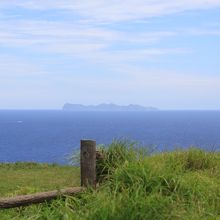 岬からは、渡名喜島が見えます