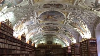 ２つの壮麗な広間