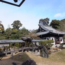 冬らしさ全開の庭園は小堀遠州作　観月台と開山堂