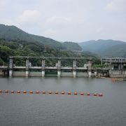 相模湖を作った重力式コンクリートダム