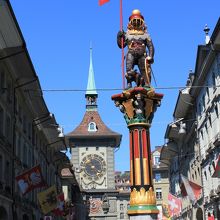 ツェーリンガーの泉と時計塔