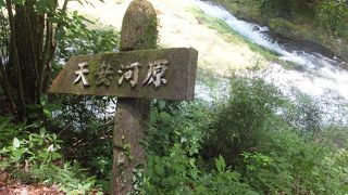 天照大神が岩戸に隠れた際、八百万（やおよろず）の神が集まり神議されたと伝えられる