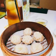 小籠包とカモミール烏龍茶