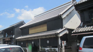 南から歩いてくると、軽くに見える建物です。