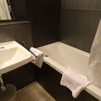 シャワーカーテンあります。