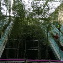 空港MRT台北駅。通常のMRT台北駅から歩いて10分程。