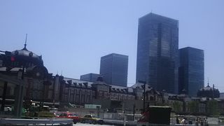 大手町の象徴的なビルです